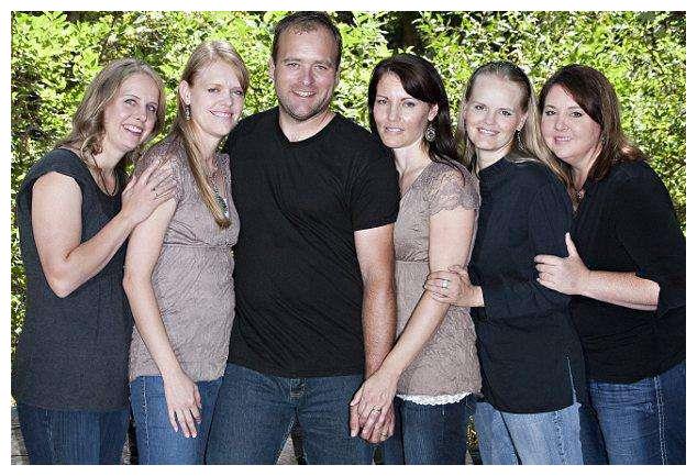 世界上这4个国家实行一夫多妻制有钱随便娶不娶还要坐牢