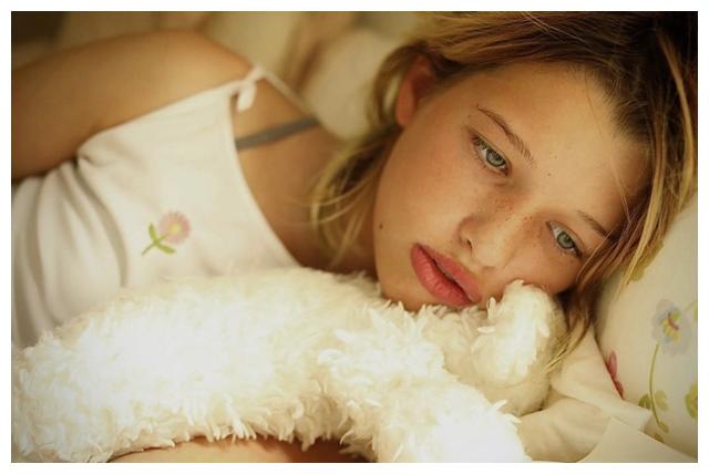 12岁当斯嘉丽·约翰逊接班人!米拉·乔沃维奇女儿成最强星二代