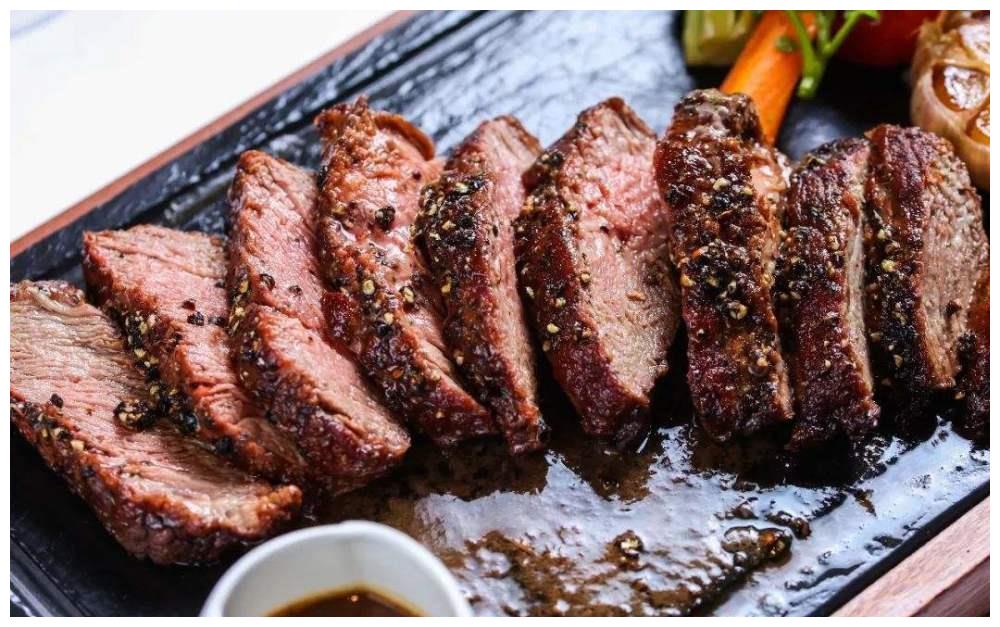 世界上最贵的雪花牛排,粉粉嫩嫩一块2000元,看大厨如何烹饪!