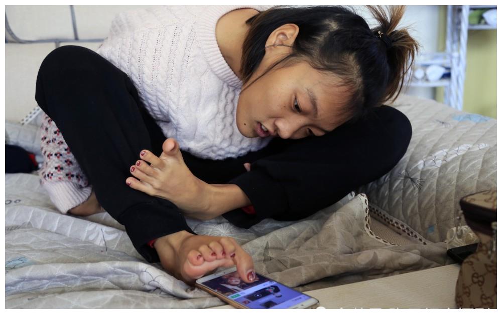 山西脑瘫残疾女开网络直播赢得170万粉丝青睐网恋获得幸福爱情