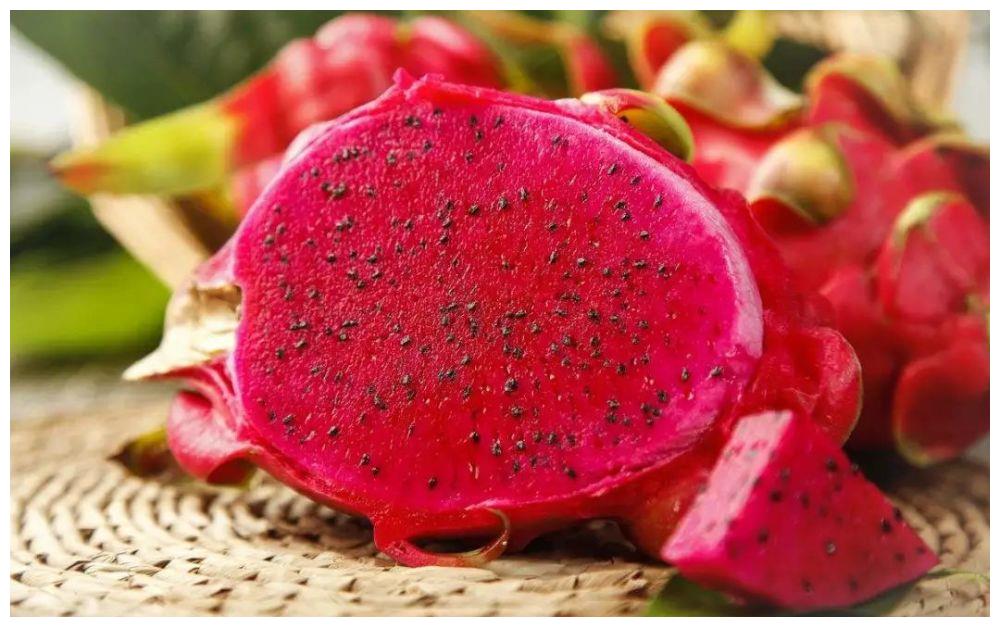 火龙果很多人都喜欢吃,那你知道吃火龙果有什么好处吗?休闲区蓝鸢梦想 - Www.slyday.coM 火龙果很多人都喜欢吃,那你知道吃火龙果有什么好处吗?休闲区蓝鸢梦想 - Www.slyday.coM