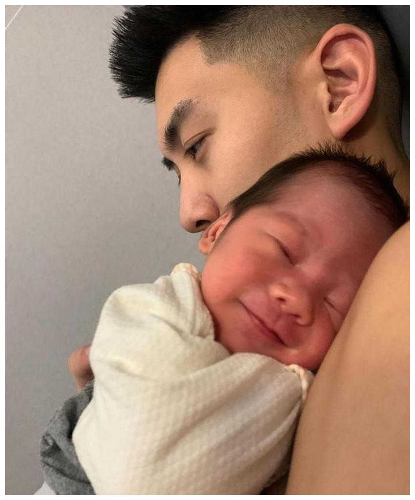 高以翔挚友首晒儿子正面照!头发浓密软萌可爱,被指神似高以翔