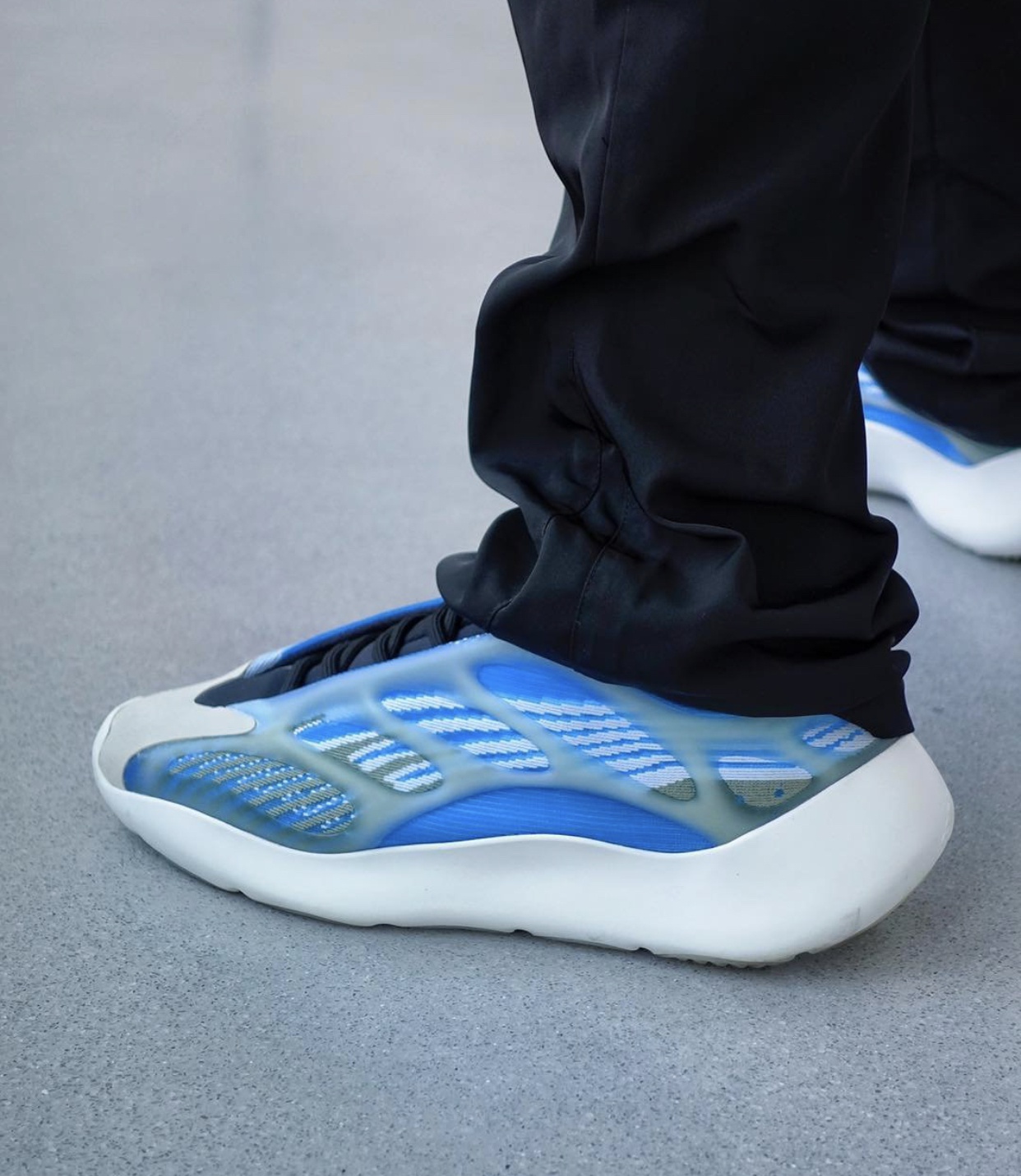 yeezy700v3极光配色你觉得怎么样