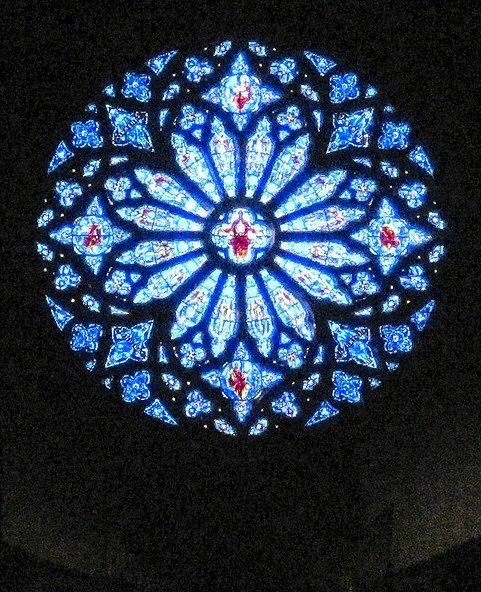 色彩斑斓迷幻的玫瑰花窗__财经头条