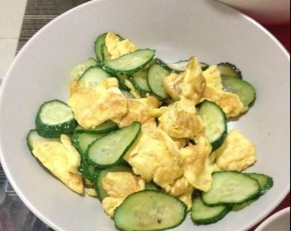 鸡蛋别只会炒番茄啦,和它一起炒,清热解毒又补水,味道特别清爽休闲区蓝鸢梦想 - Www.slyday.coM 鸡蛋别只会炒番茄啦,和它一起炒,清热解毒又补水,味道特别清爽休闲区蓝鸢梦想 - Www.slyday.coM