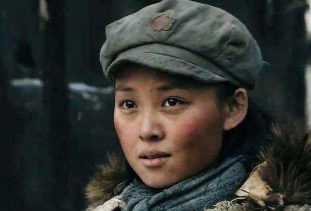 郑芳,《新亮剑》里李云龙的初恋,由于新版开篇追溯的时间段比较早