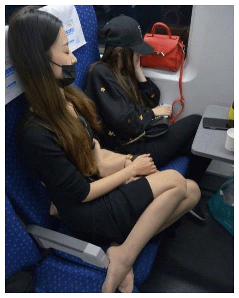 还有这样的事发生啊,会不会睡懵了直接以为是几年前的时候?