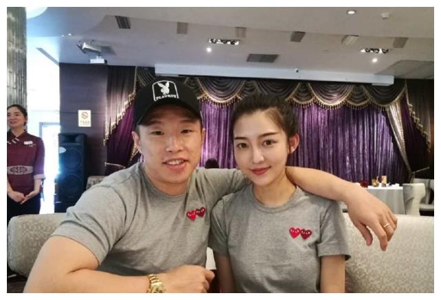 秦霄贤自曝最喜欢的嫂子,看到烧饼老婆的颜值,太有福气了