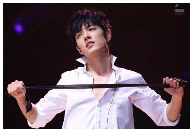 肖战黑粉内讧，知情人爆料领头羊要卷款跑路，越来越有意思了！休闲区蓝鸢梦想 - Www.slyday.coM