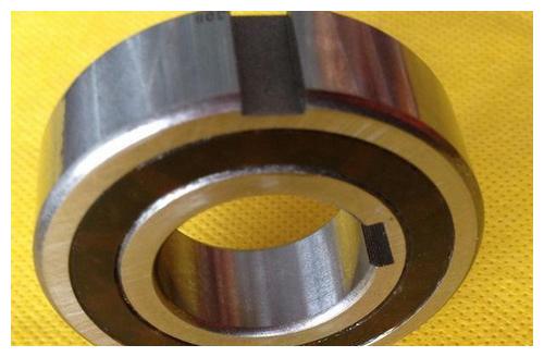 检验滚动轴承与轴肩的靠紧程度的方法