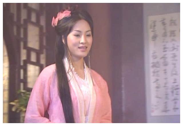 将绿叶染成粉红色当发饰的古装女子,谁的粉红色树叶发饰最美?