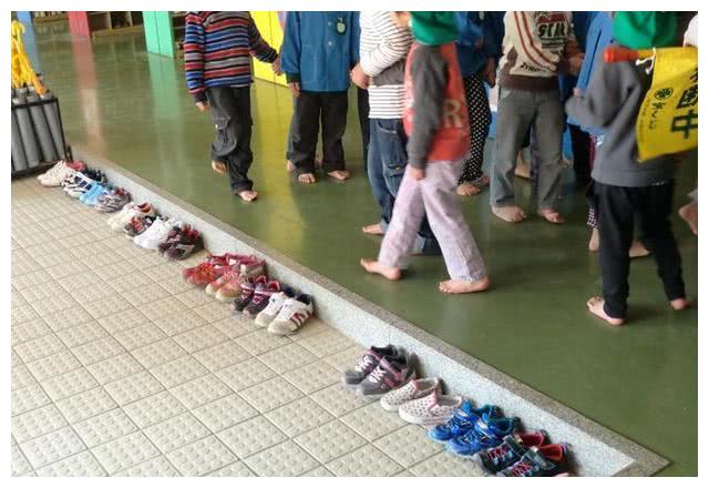 日本待客之道进屋就要脱鞋如果有人脚臭怎么办处理办法很巧妙