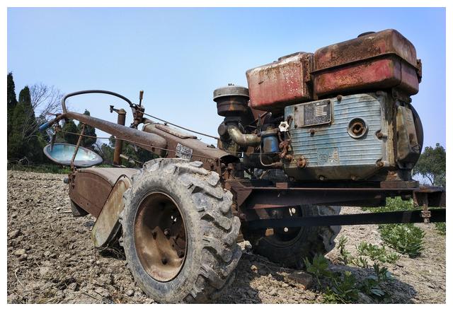 农村种地,小手扶拖拉机用的越来越少,微耕机开始新一轮机遇!