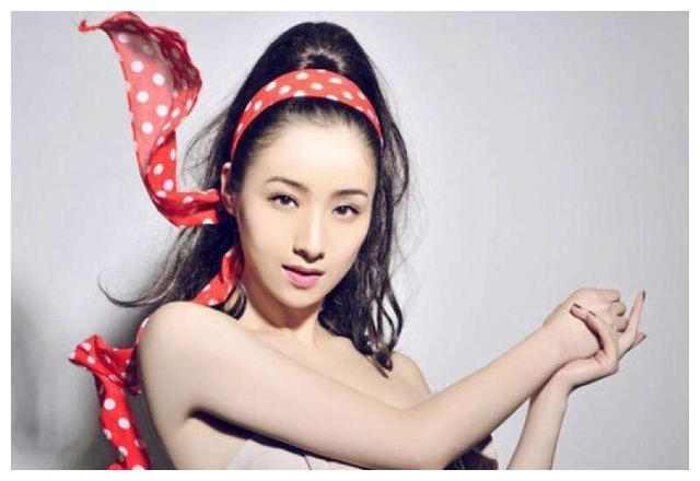 这两位遭雪藏的女明星,一位在家待业,另一位居然要惹事?