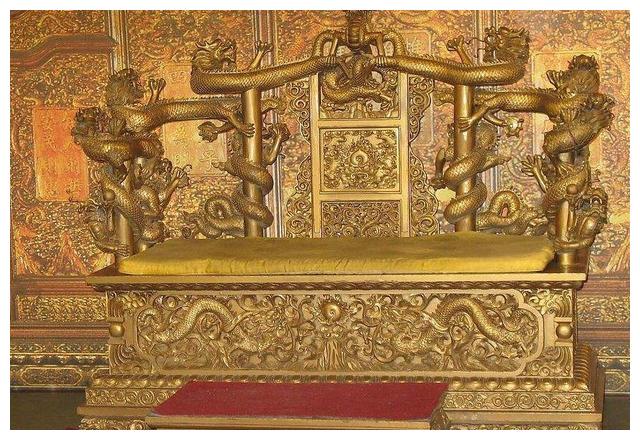 皇帝的龙椅,是黄金制成的吗?历史学家:材料很便宜