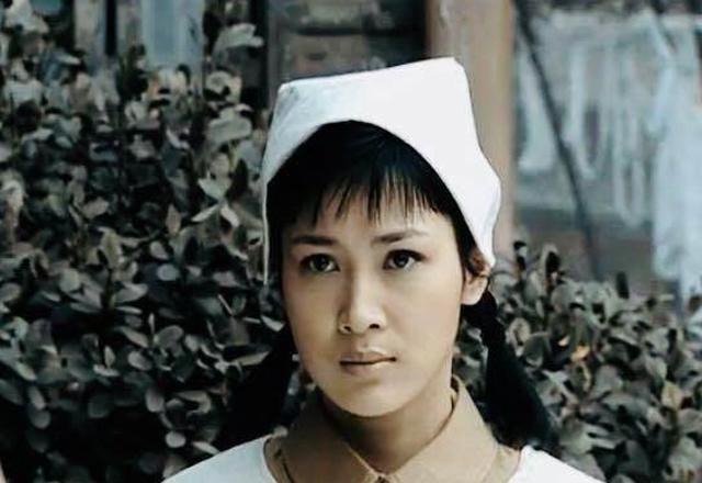 《新亮剑》中的的秀琴,完全不符合人物设定的农村妇女形象,而且发型