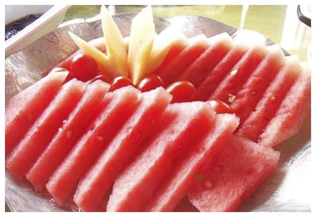 吃了半辈子西瓜,实用的还是这三种切法,方便快捷不脏手