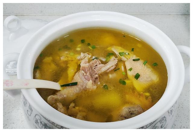 用土鸡炖汤你还会焯水吗教你二招炖出的鸡汤鲜美无比