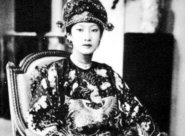 她是越南末代皇后，连生5子依旧被扫地出门，结局比婉容都悲凉