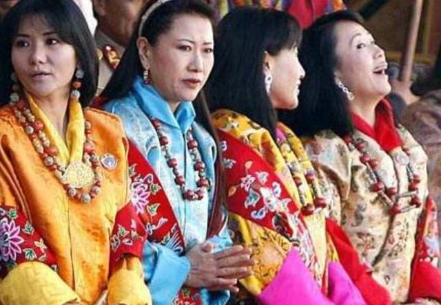 37岁不丹公主闪耀泰国!雪域美人惊艳亮相,被帅气驸马抢尽风头