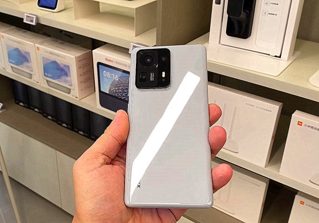 真全面屏不贵了，从4999元跌至3199元，MIUI13+一亿像素休闲区蓝鸢梦想 - Www.slyday.coM