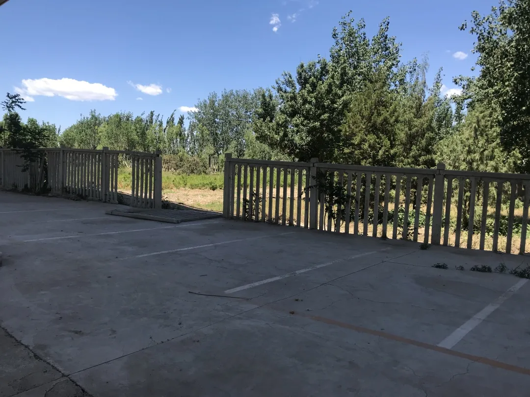 北京环线高铁桥下成了停车场,车辆停放是否影响铁路运行安全__财经