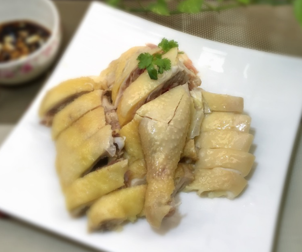 做白切鸡，不能直接下锅，大厨教你正确做法，保证鲜嫩多汁沒腥味休闲区蓝鸢梦想 - Www.slyday.coM