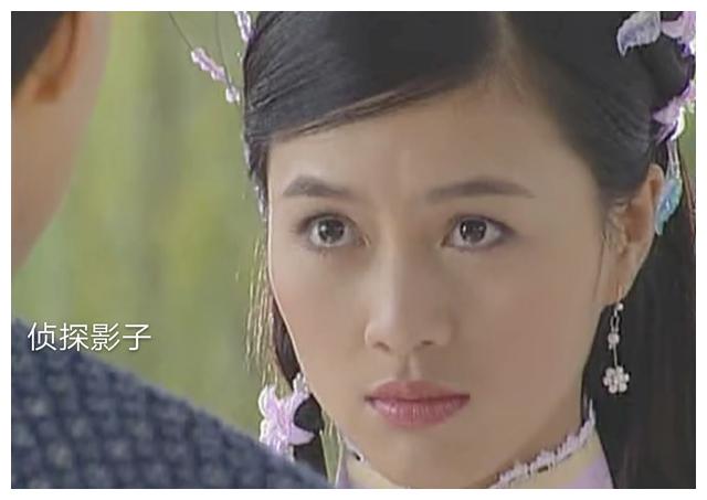 《龙凤奇缘》中,田海蓉扮演石双双,她是江南第一美人,十五阿哥为了