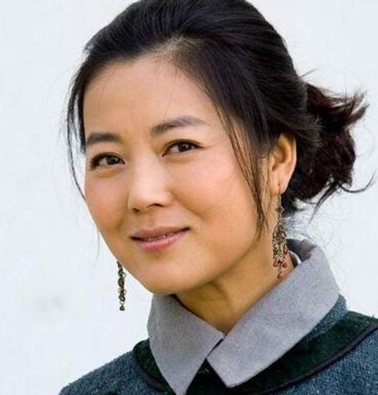 现在处于的流量社会是不会允许老一辈的演员偷懒,因为源源不断输入的