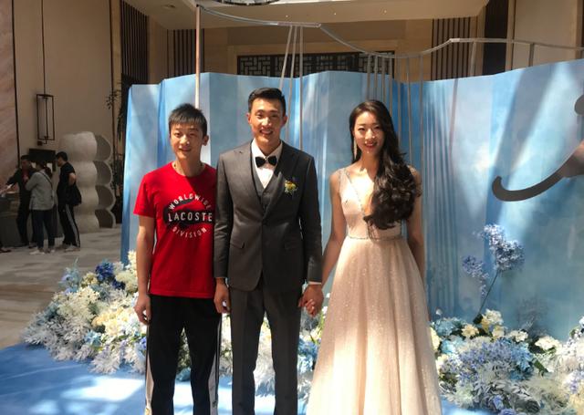 中国排坛迎喜事,28岁帅哥队长宣布将当爹,爱妻是女神二传|季道帅|刘