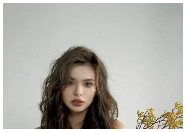 而现在,康雅馨似乎把情绪调整到最佳,在网上喊话让网友们给自己介绍