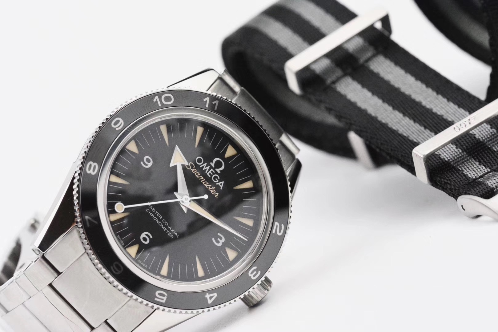 简约典雅 器宇不凡 欧米茄海马系列007幽灵党特别版腕表鉴赏