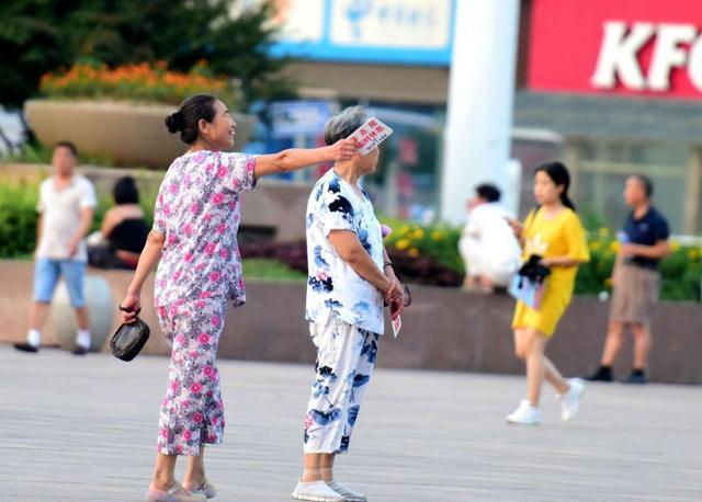 火车站大妈的“宾馆”30元一晚，为什么这么便宜？不少人上当吃亏休闲区蓝鸢梦想 - Www.slyday.coM