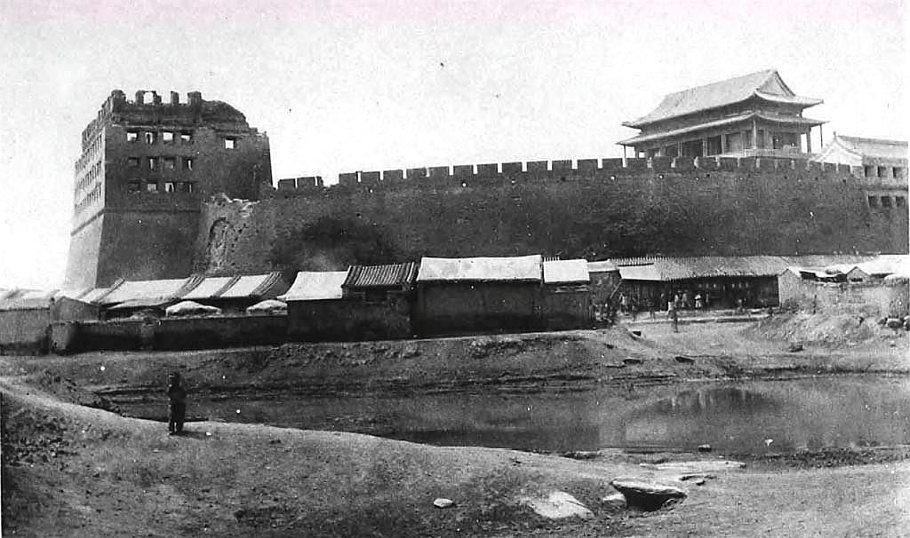 1901年的北京老照片,在城墙上看老北京的景色原来是这样的