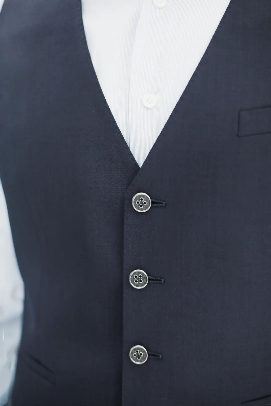 史上首套碳纤维纽扣西装来了,请签收这份开年大礼!