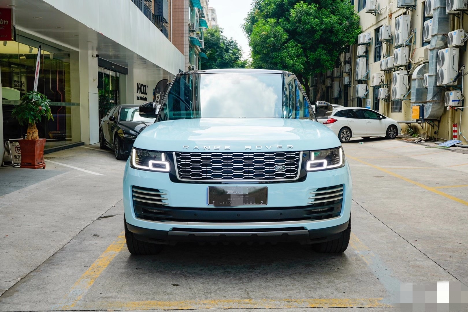 路虎揽胜改色冰川蓝 给这个深秋不一样的活力