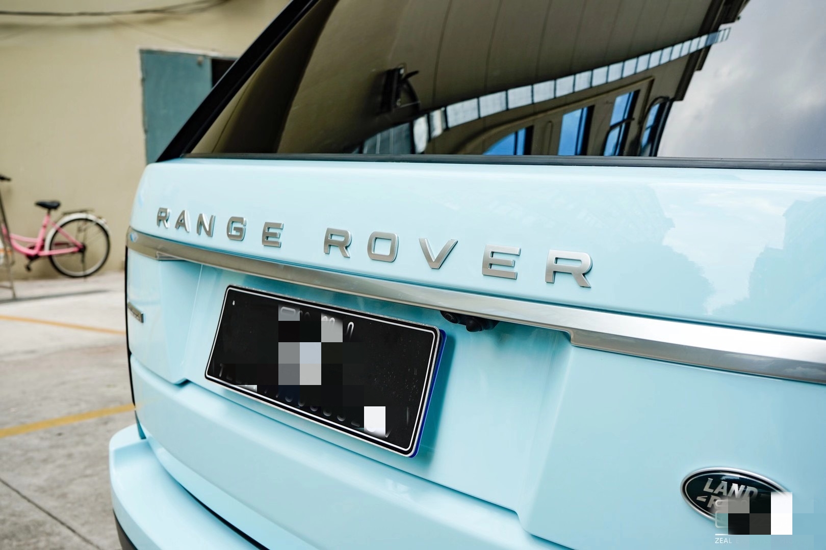 路虎揽胜改色冰川蓝 给这个深秋不一样的活力