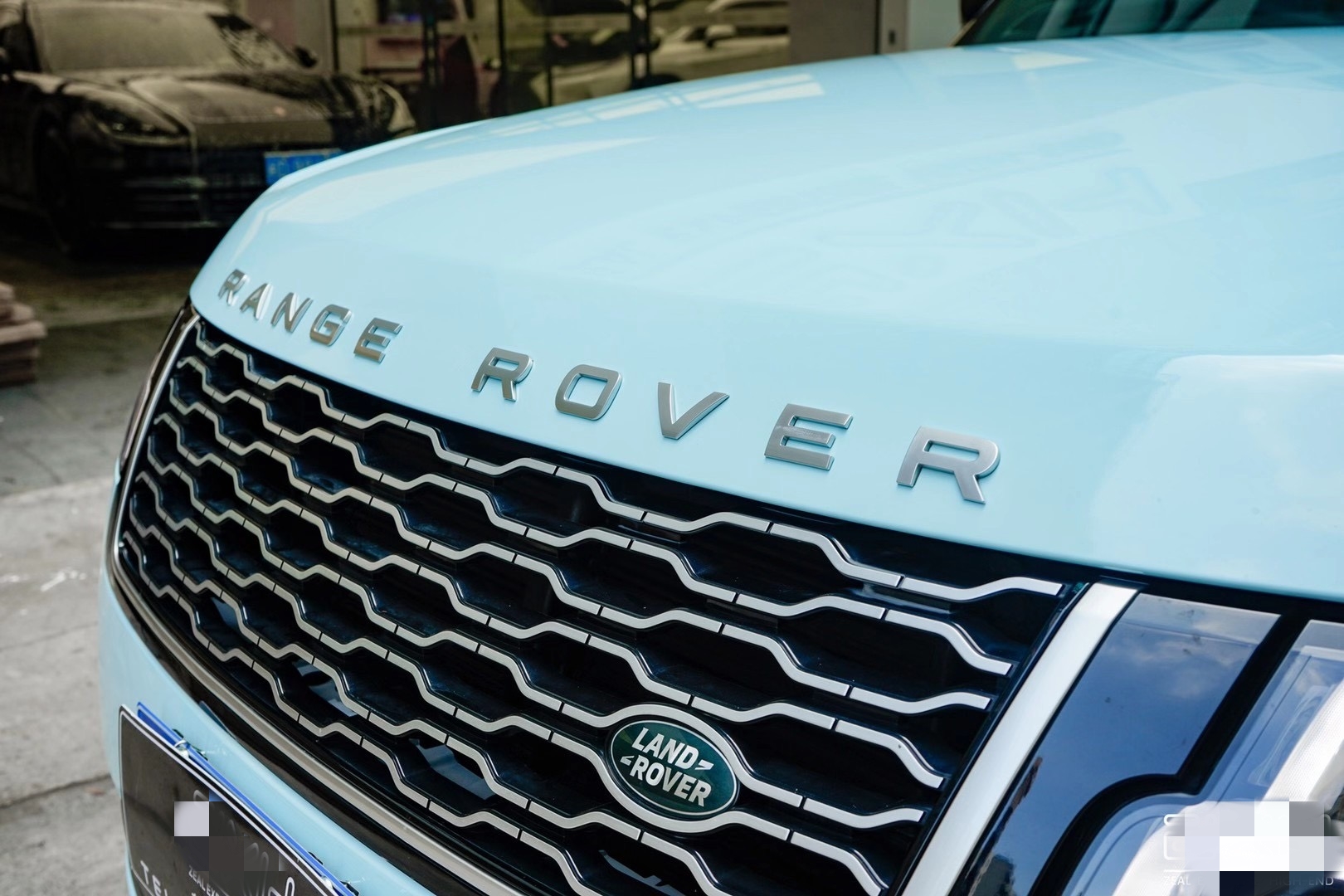 路虎揽胜改色冰川蓝 给这个深秋不一样的活力