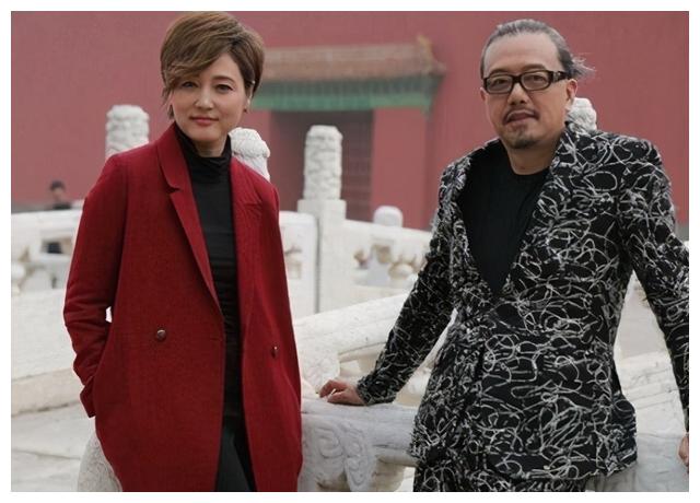 70后女艺人张延34岁嫁张锦程婚后16年夫妻恩爱