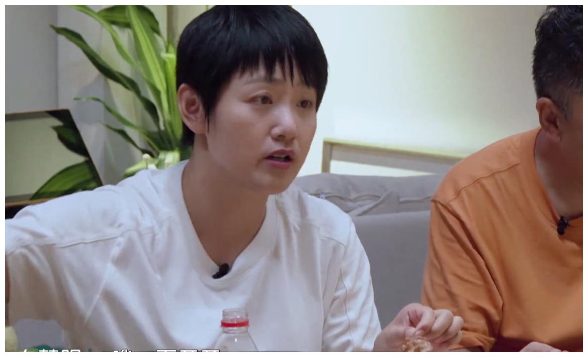 于谦则是表示自己无论声音多大,灯有多亮,他都没有关系,只是老婆太