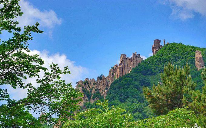 秦皇岛这座山有上亿年历史,号称"群山之祖",夏季风景美如画