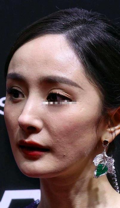 杨幂老太多了生图曝光没有美颜滤镜下的她皮肤差到难以想象