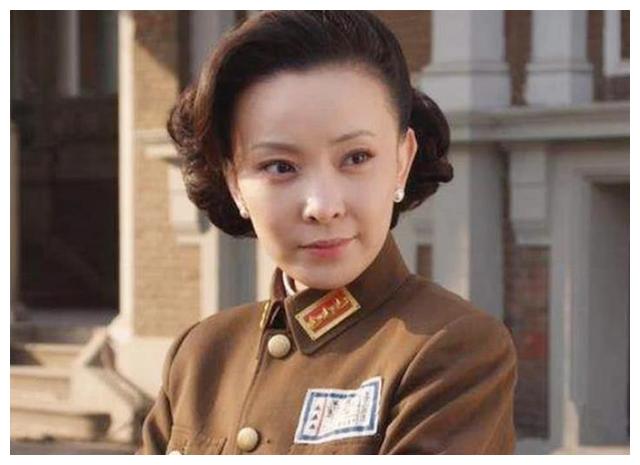 她因与孙红雷合作出演《征服》而成名,在剧中饰演热情奔放的"李梅"