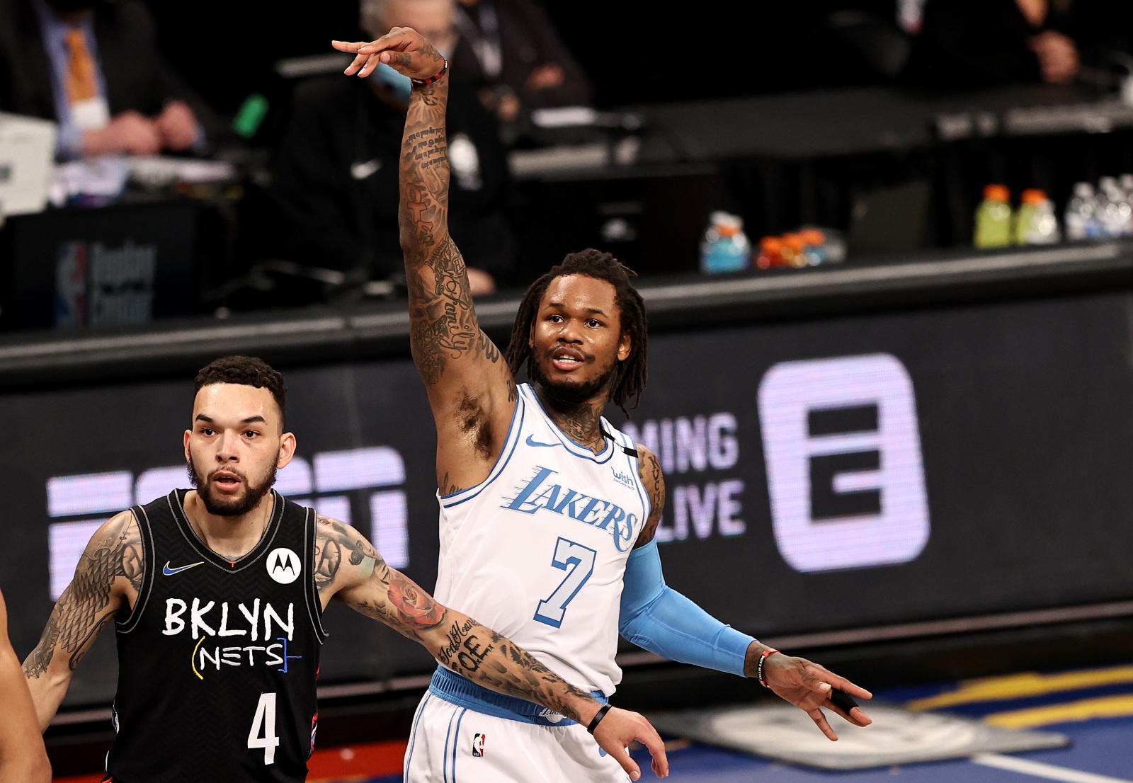 美媒点名湖人6将,两大奇兵不可放,四大新援需降薪|哈雷尔|湖人|降薪