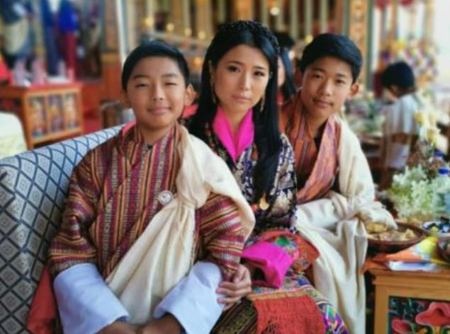 不丹大公主41岁了一双丹凤眼迷倒驸马雍容华贵天生旺夫脸