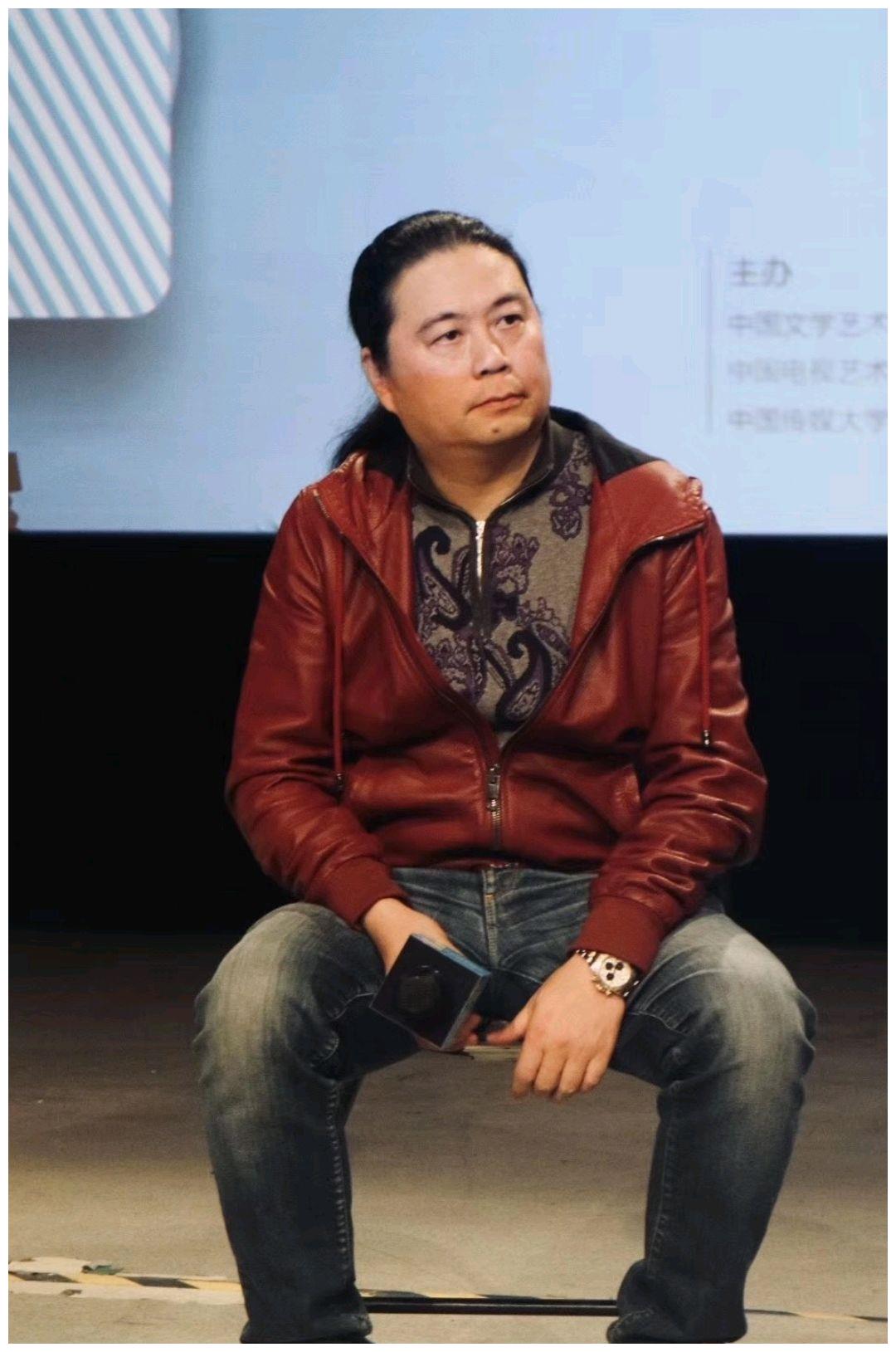 被质疑谁红蹭谁热度,汪海林表示很久没骂肖战了,因为他不红了