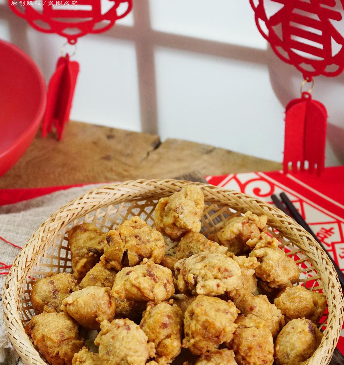 过年炸丸子,只用淀粉就外行了,多花几块钱,酥脆松软,不发硬