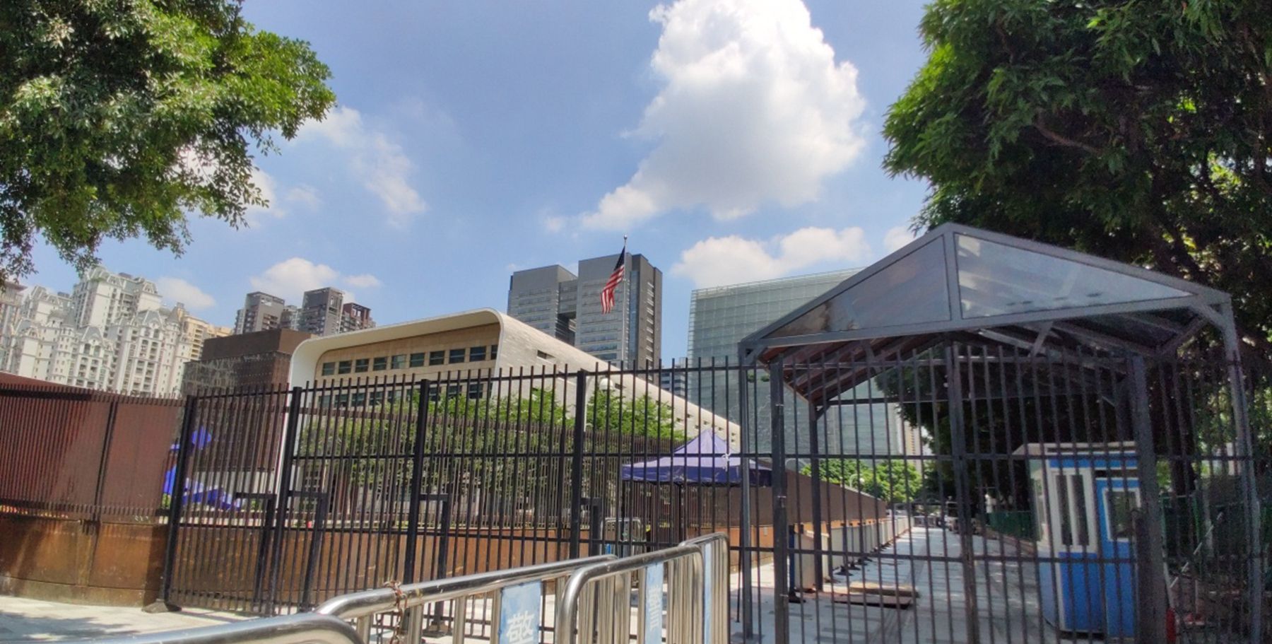 美国驻广州总领事馆,铜墙铁壁守护,戒备森严,密不透气!