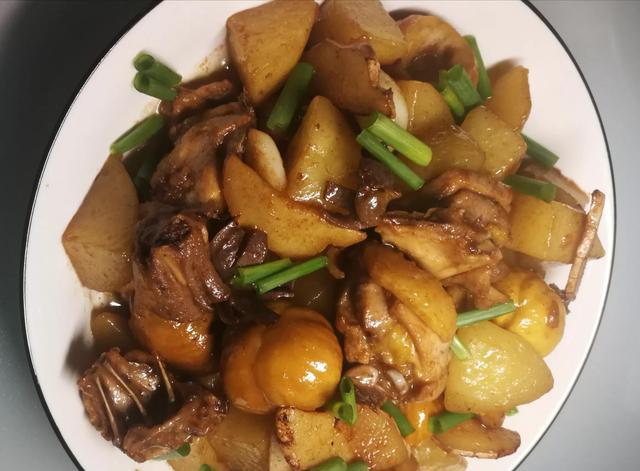 板栗土豆焖鸡超好吃