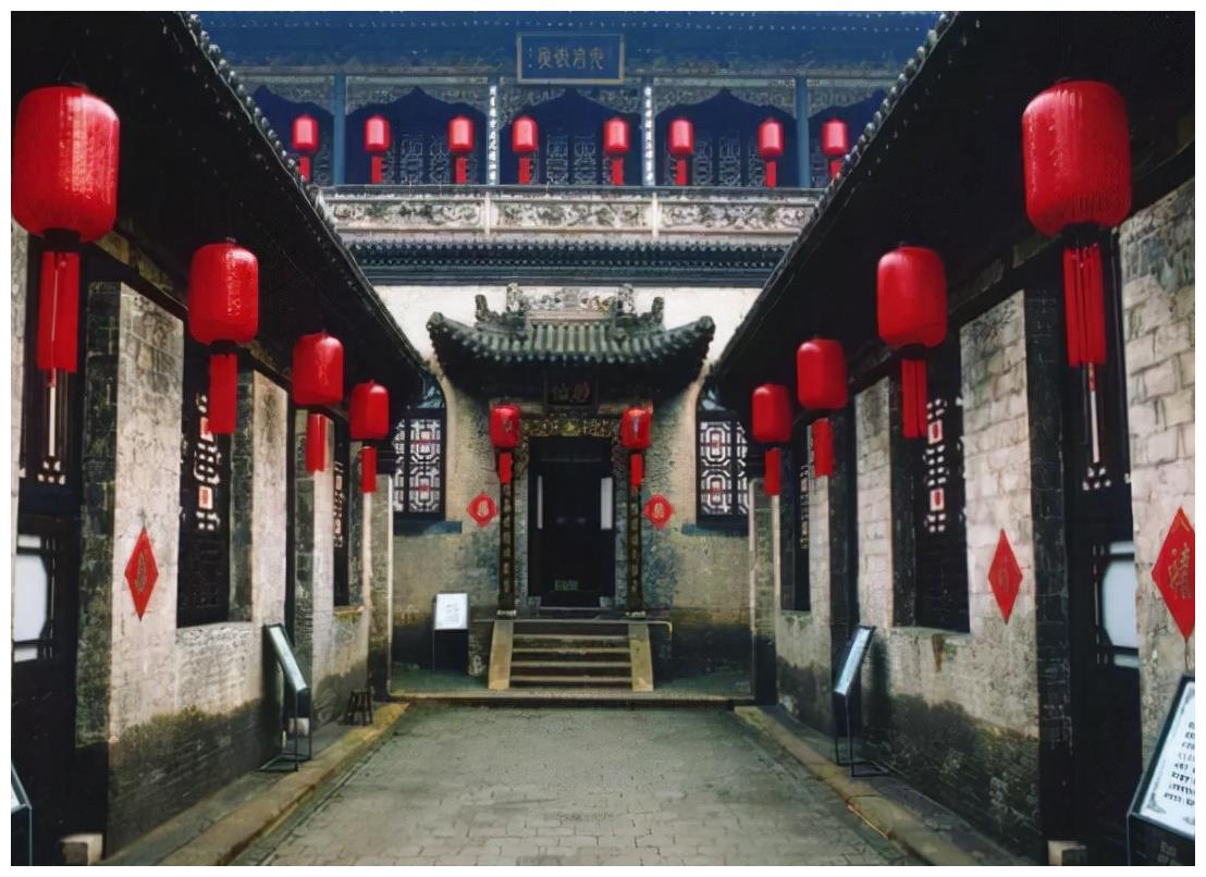 乔家大院那么富，日军侵华时为何不敢动？你看门口放了什么东西休闲区蓝鸢梦想 - Www.slyday.coM